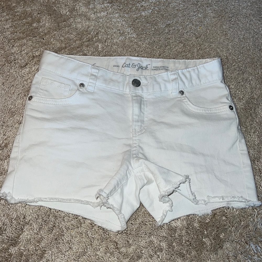 I’m selling white shorts from cat & jack